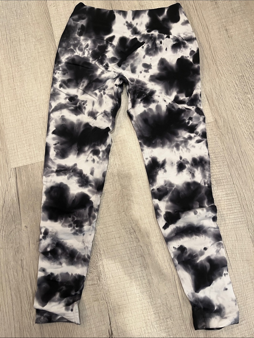 Women’s Tie-Dye Black & White Leggings by Aurola